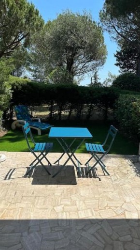 Studio climatisé avec piscine-tennis-parking